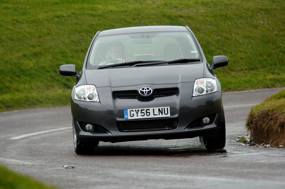 High centre of  gravity doesn’t help the Auris’s handling: it’s prone to high levels of body roll Toyota Auris cornering