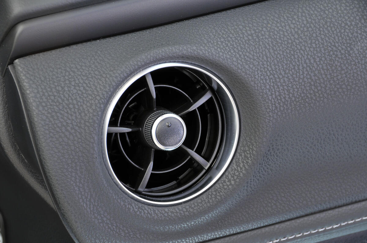 Toyota Auris air vents