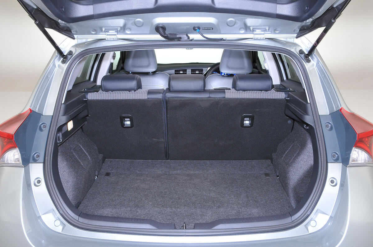 Toyota Auris boot space