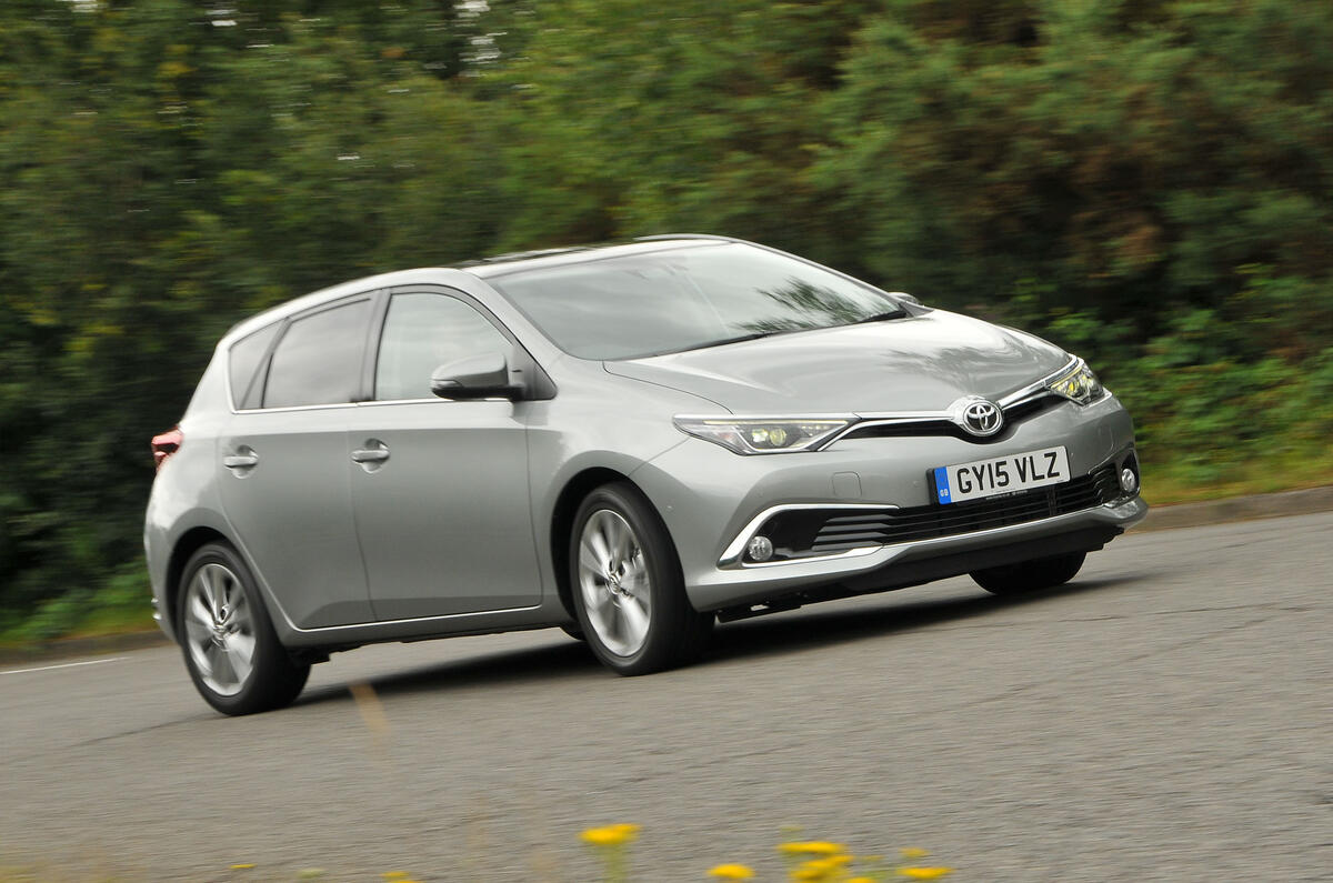 Toyota Auris cornering