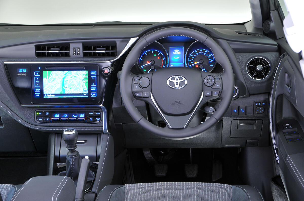 Toyota Auris interior Autocar Toyota Auris interior Autocar