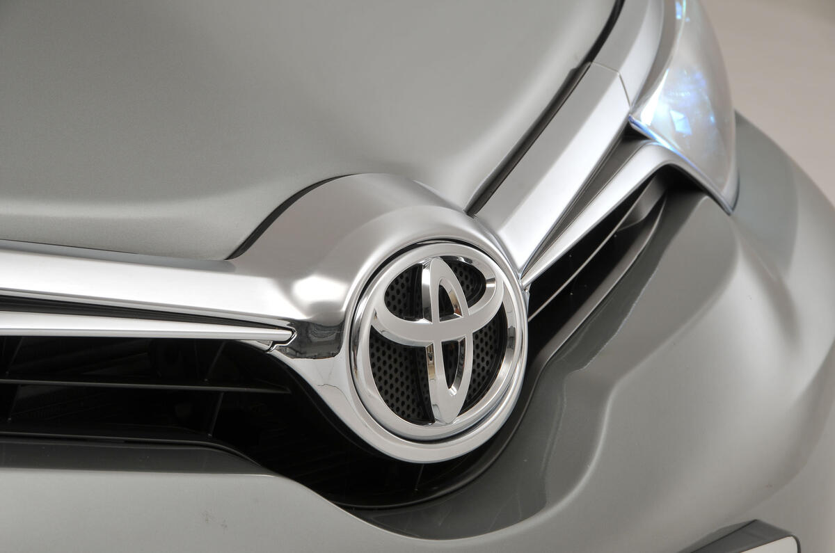 Toyota Auris front grille