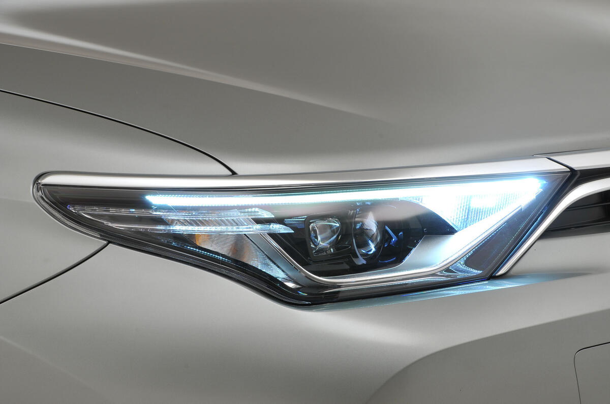 Toyota Auris headlights