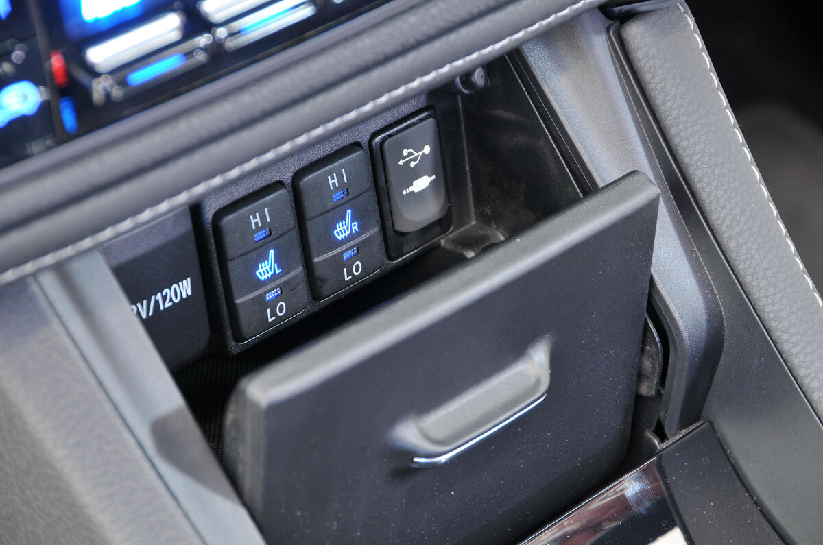 Toyota Auris heated seats switches