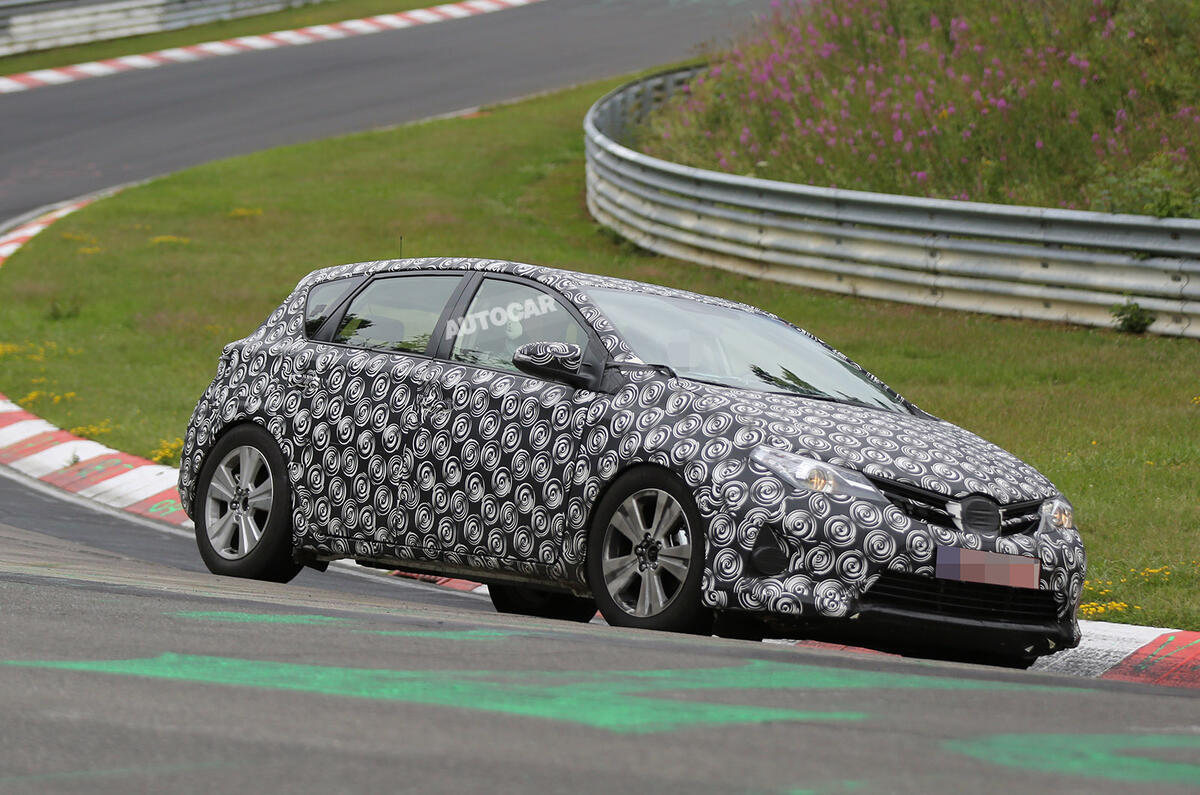 no title Toyota plans Auris crossover - first spy pictures