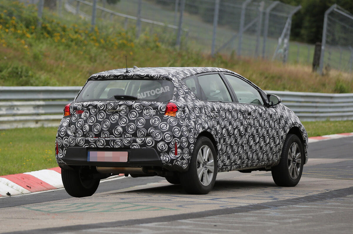 no title Toyota plans Auris crossover - first spy pictures