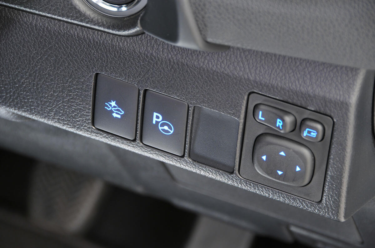 Toyota Auris switchgear