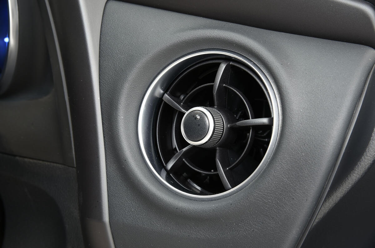 Toyota Auris Touring Sports air vents