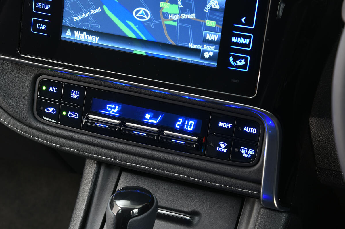 Toyota Auris Touring Sports climate controls