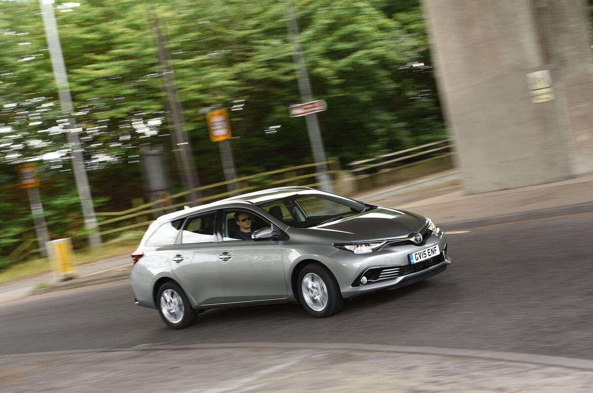 Toyota Auris Touring Sports cornering