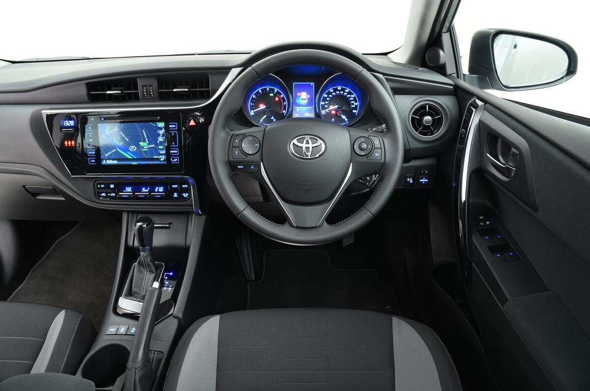Toyota Auris Touring Sports dashboard