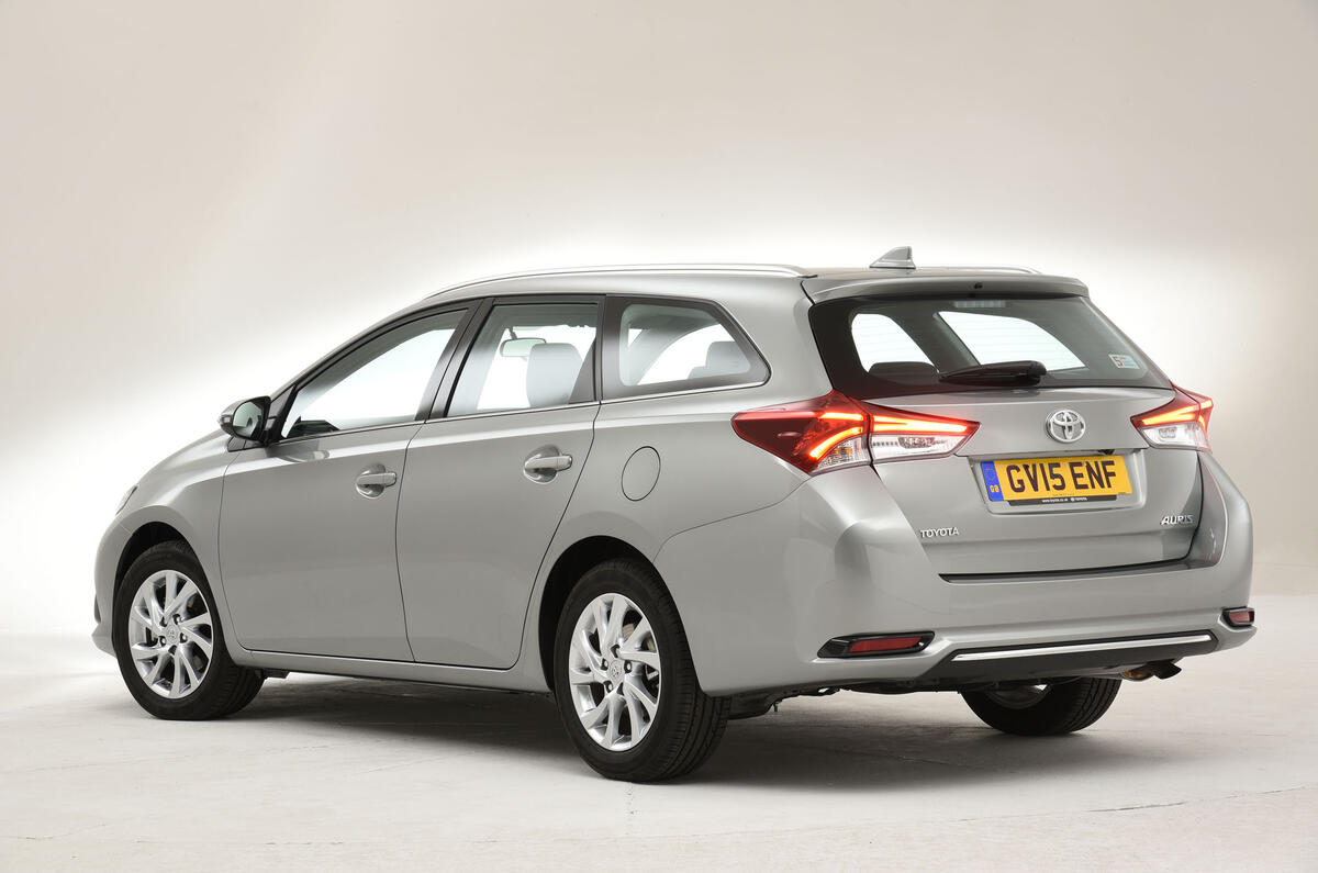 Toyota Auris Touring Sports Review (2017) | Autocar