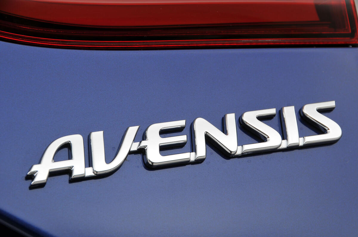 Toyota Avensis badging