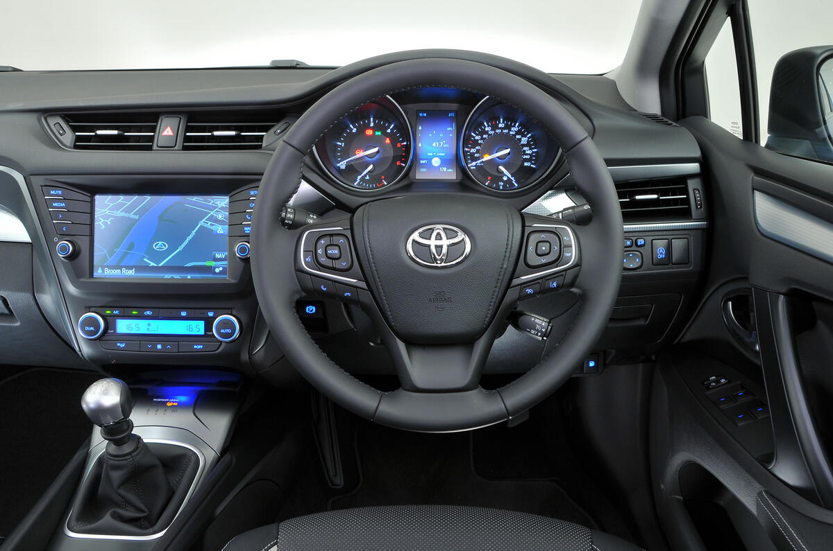 Toyota Avensis interior | Autocar