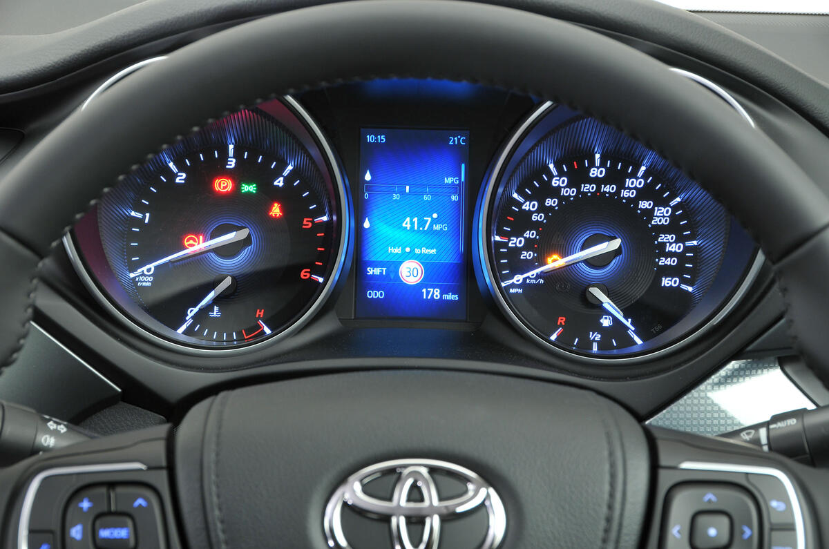 Toyota Avensis instrument cluster