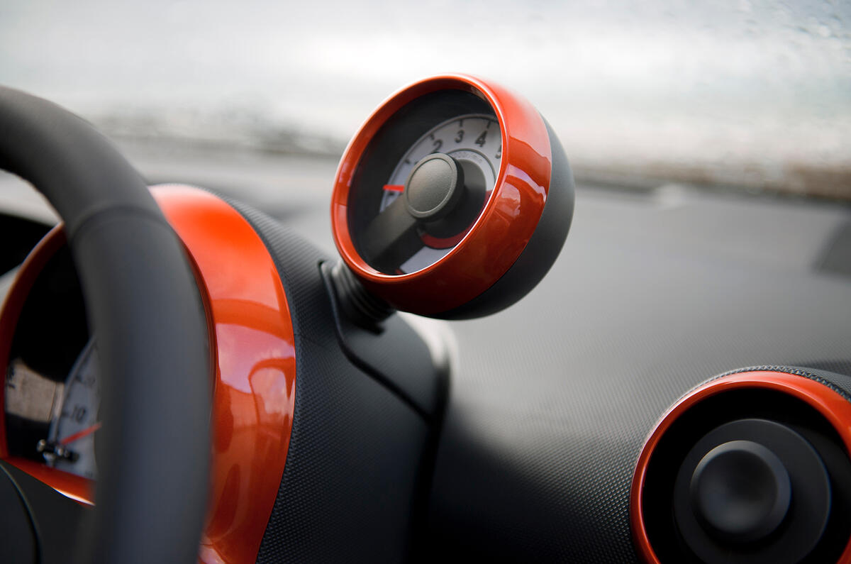 Toyota Aygo rev counter