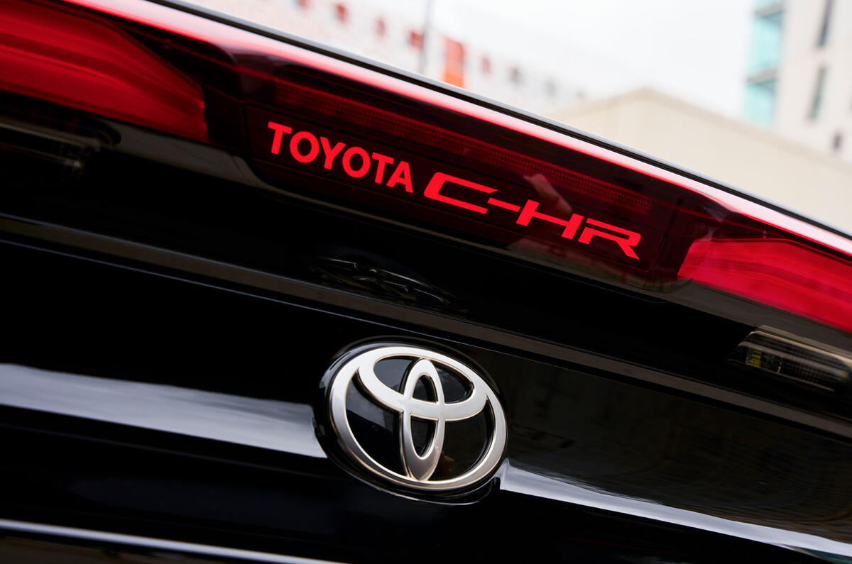 toyota c hr phev avis 2024 11 badge