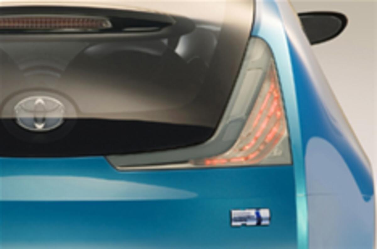 Toyota to push hybrid power at Geneva