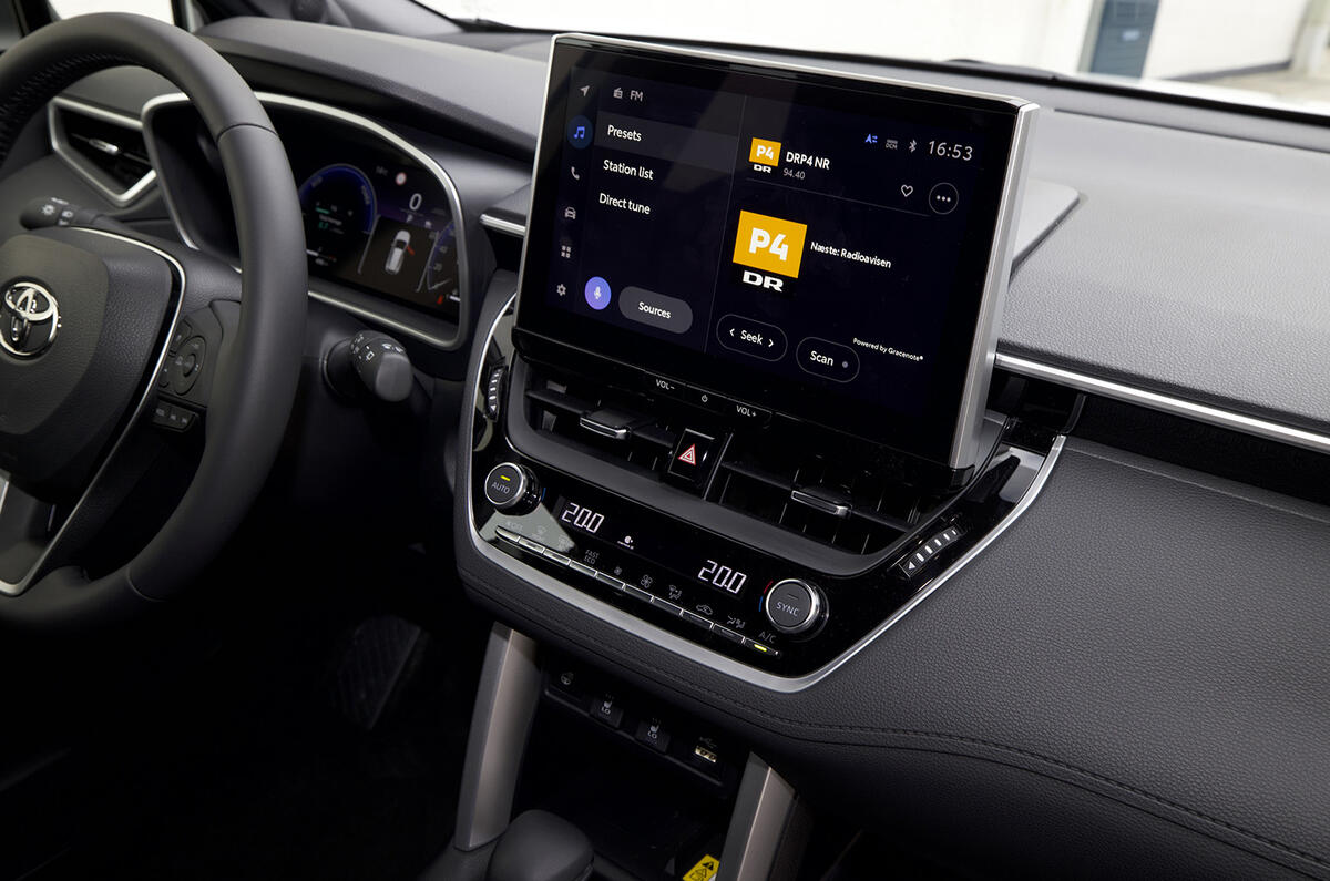 toyota corolla cross 06 hud toyota corolla cross 06 hud