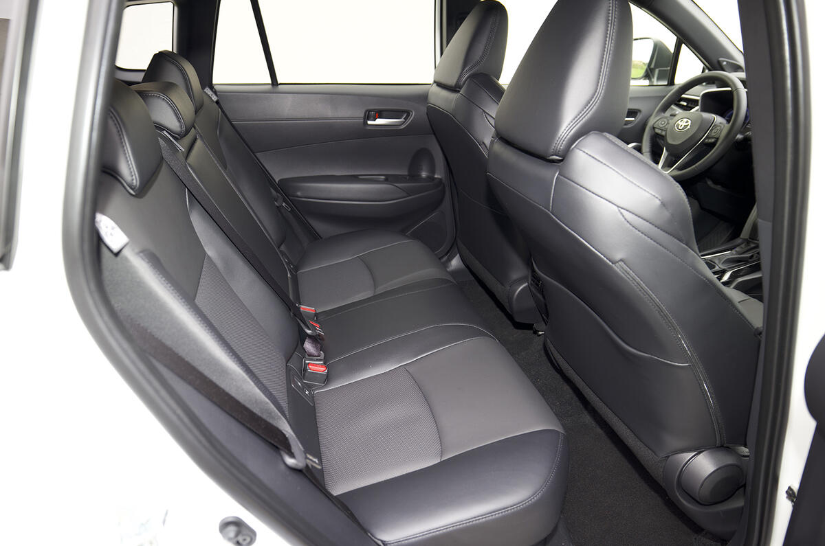 toyota corolla cross 07 back seats toyota corolla cross 07 back seats