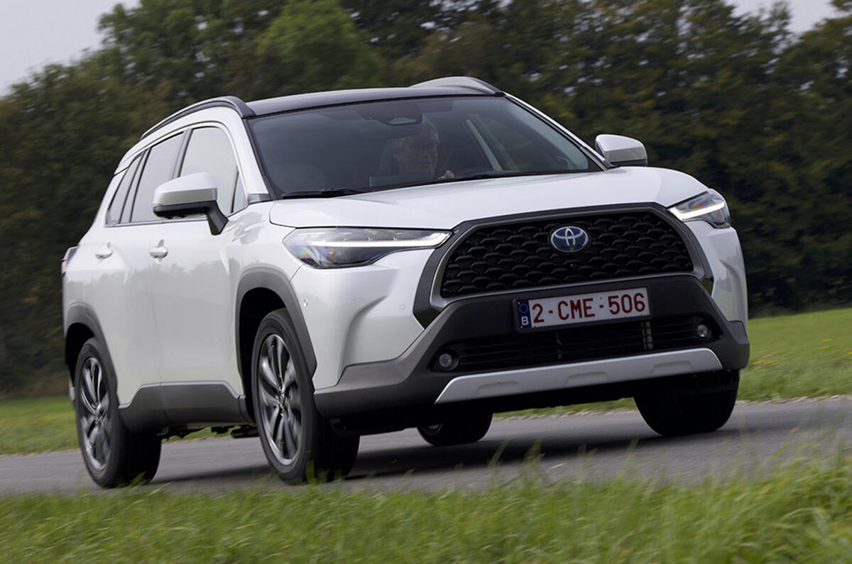 toyota corolla cross 10 front tracking toyota corolla cross 10 front tracking