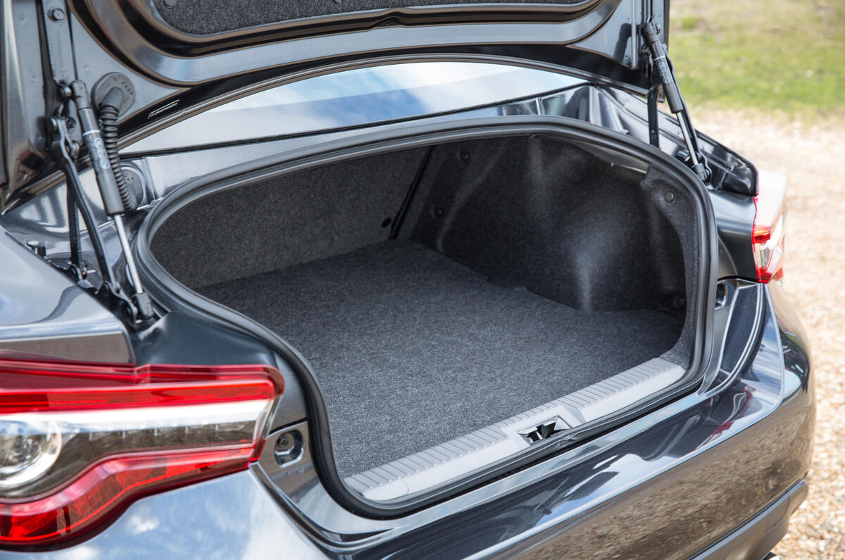 Toyota GT86 boot space