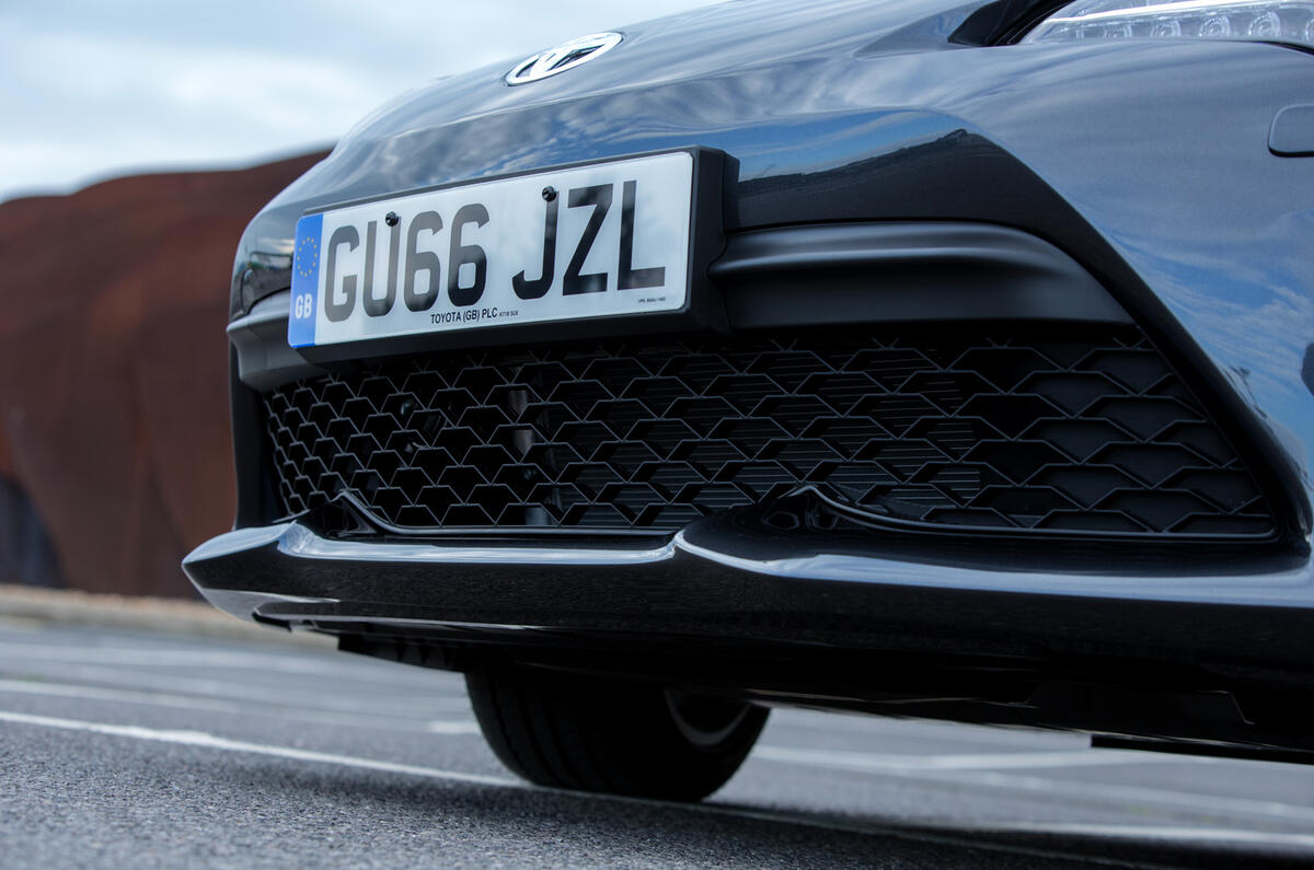 Toyota GT86 front splitter