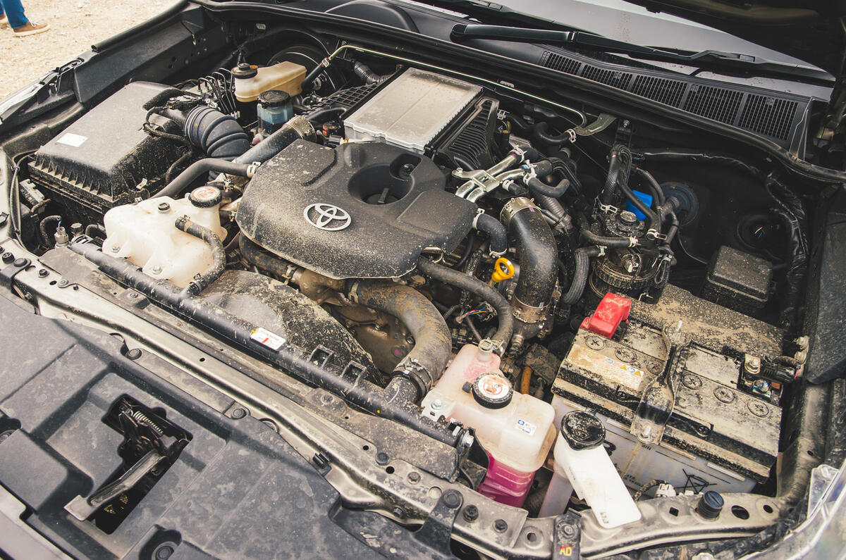 toyota hilux invincible 2025 jh 20