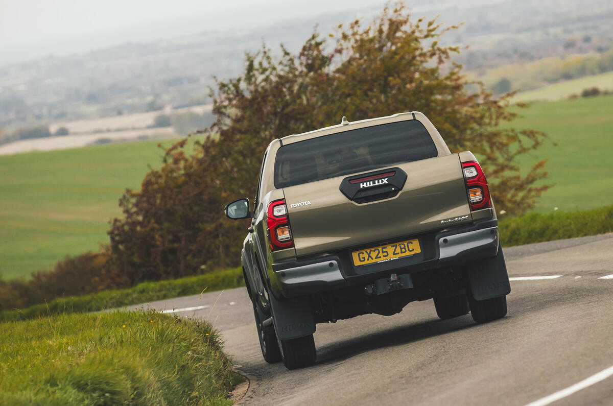 toyota hilux invincible 2025 jh 25