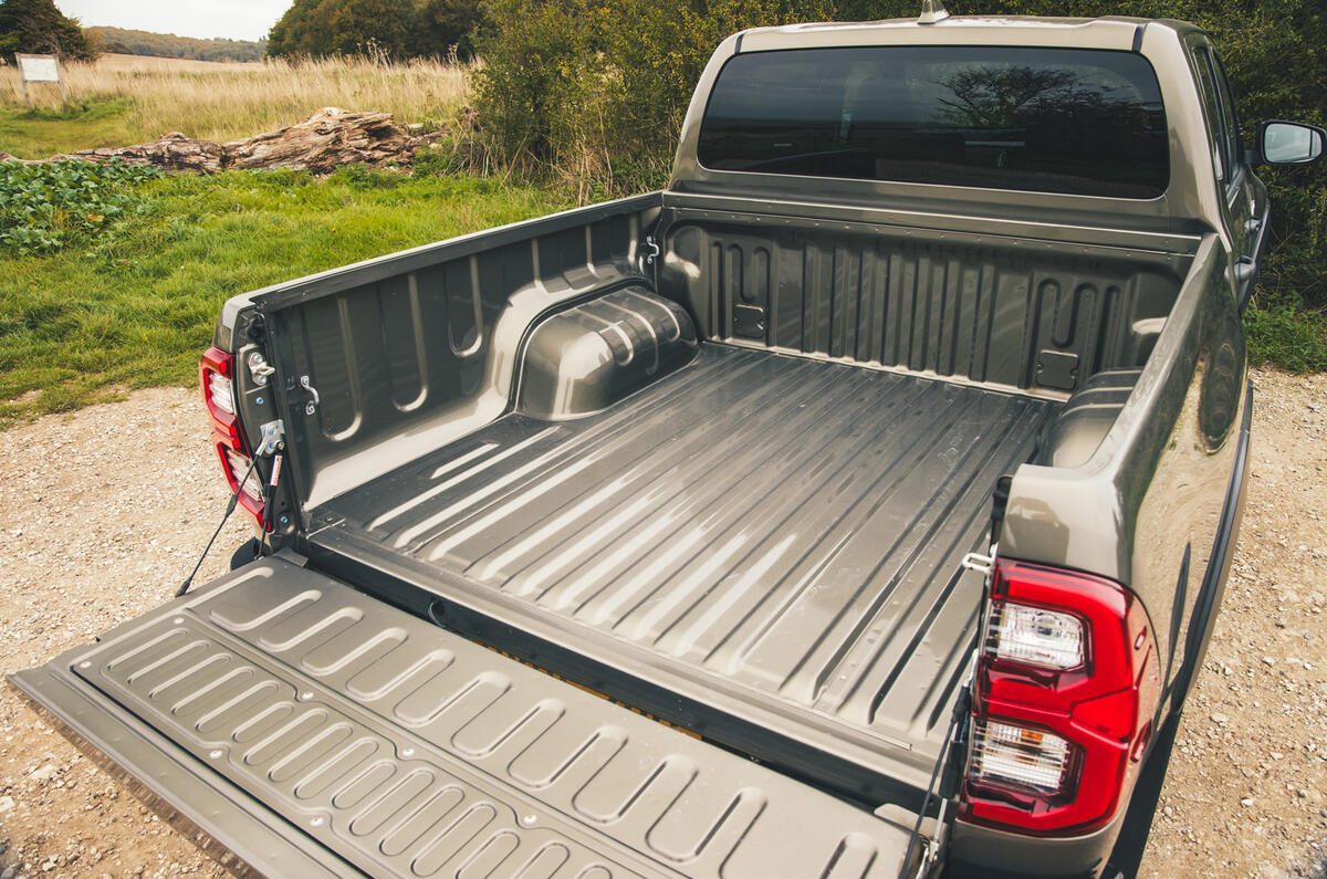 toyota hilux invincible 2025 jh 3