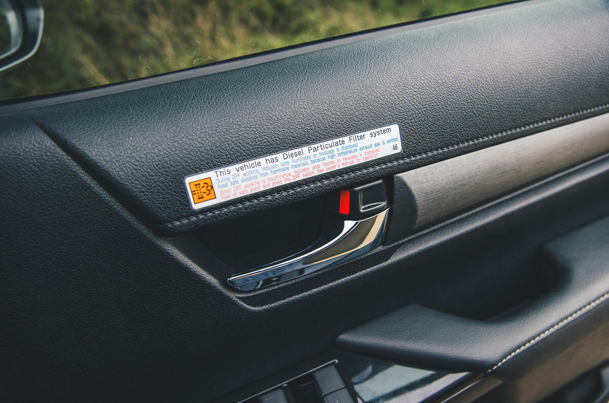 toyota hilux invincible 2025 jh 8