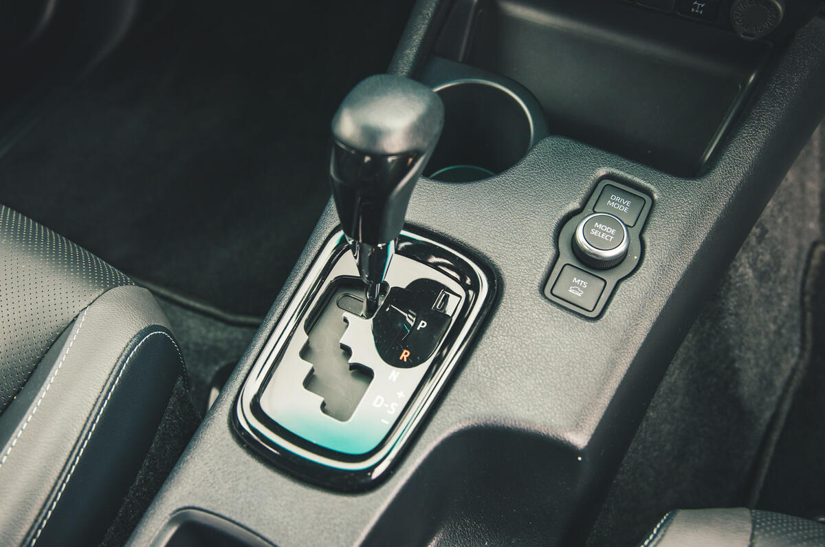 toyota hilux invincible 2025 jh 9