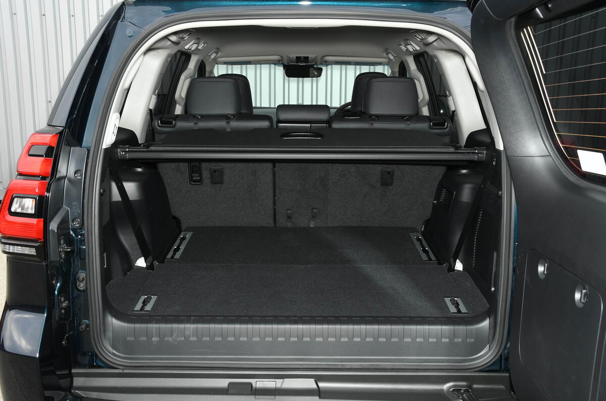 Toyota Land Cruiser 2018 review boot