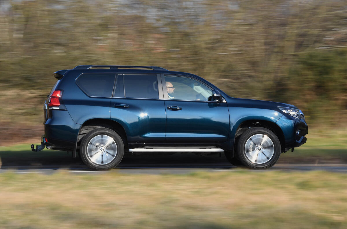 Toyota Land Cruiser 2018 review on the road side