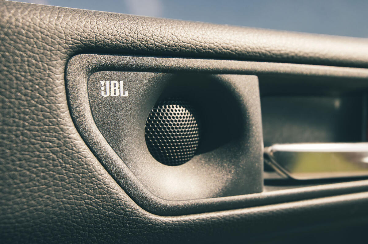 Toyota Land Cruiser 2025 Review Détail du haut-parleur JBL 31
