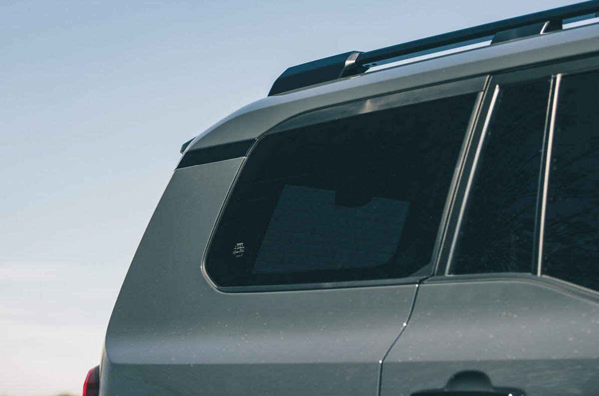 Toyota Land Cruiser 2025 Review arrière détail 16
