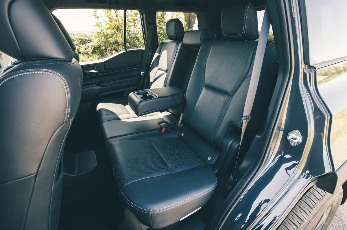 Toyota Land Cruiser 2025 Review sièges arrière 24