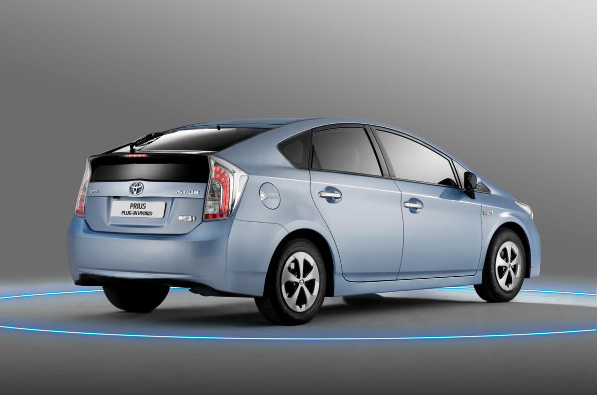 Prius Plug-in to cost £31,000