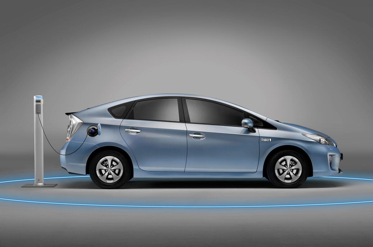 Prius Plug-in to cost £31,000