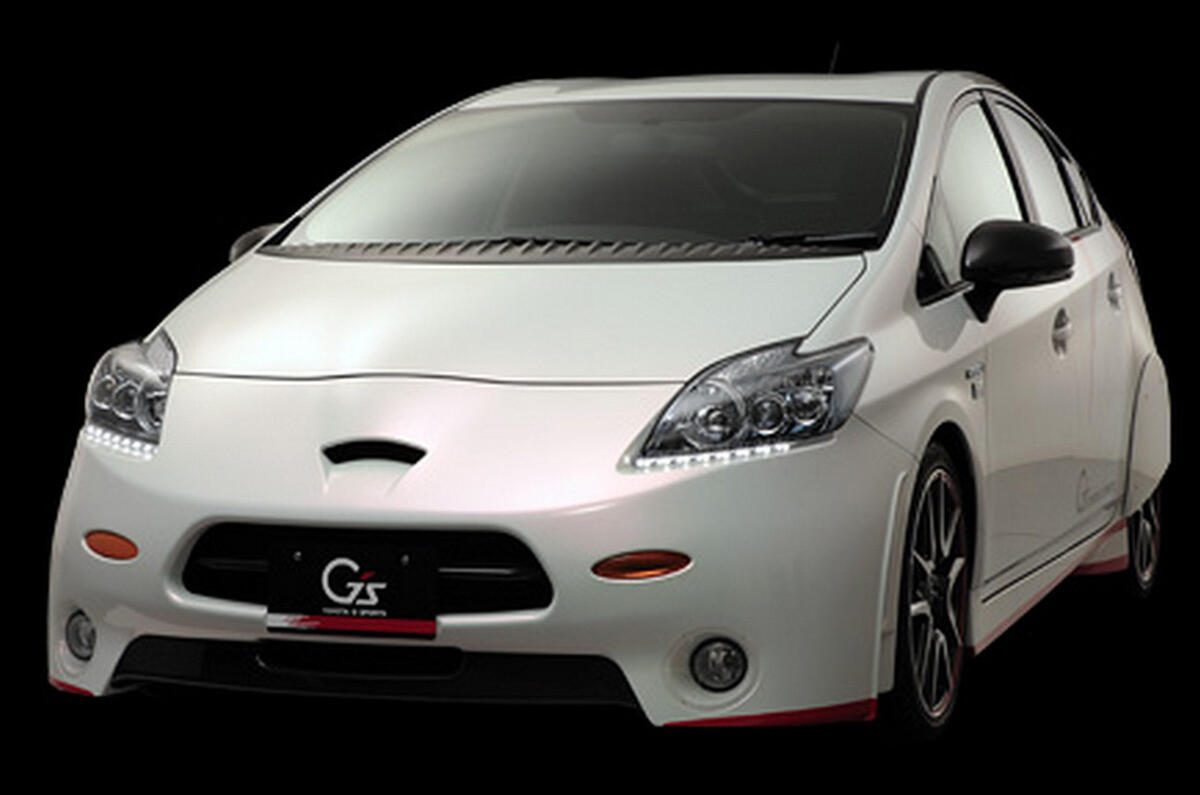 Sporty Prius unveiled in Tokyo