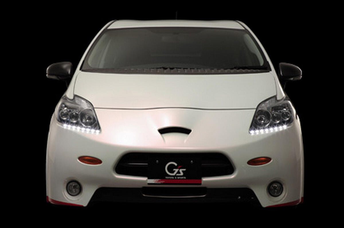 Sporty Prius unveiled in Tokyo