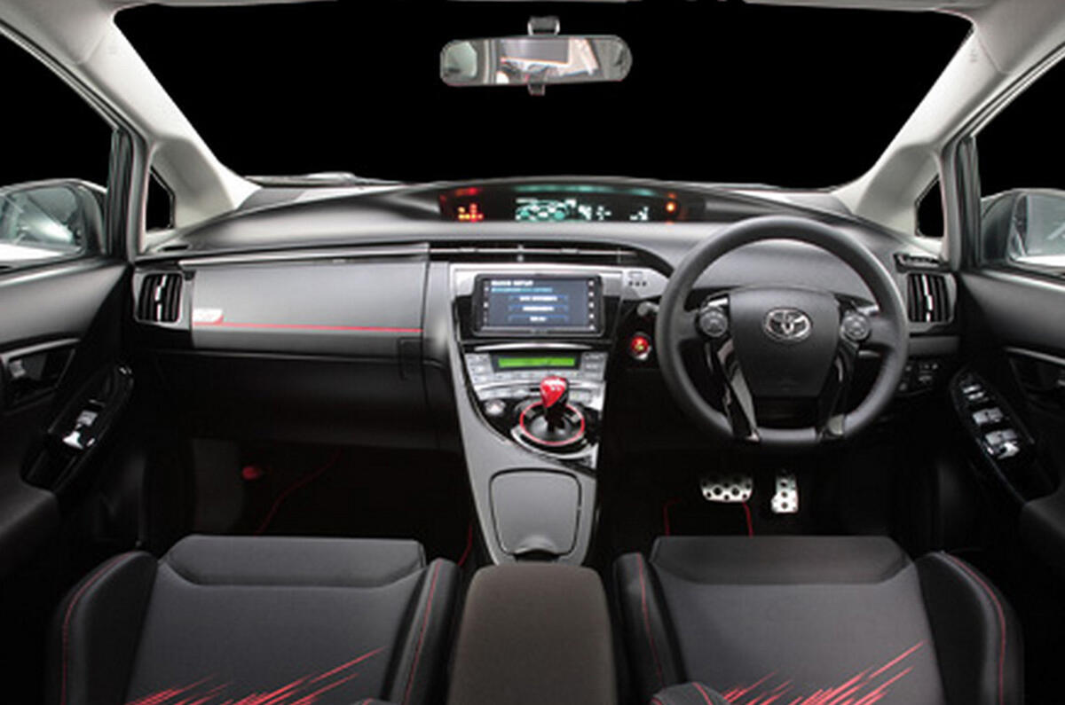 Sporty Prius unveiled in Tokyo