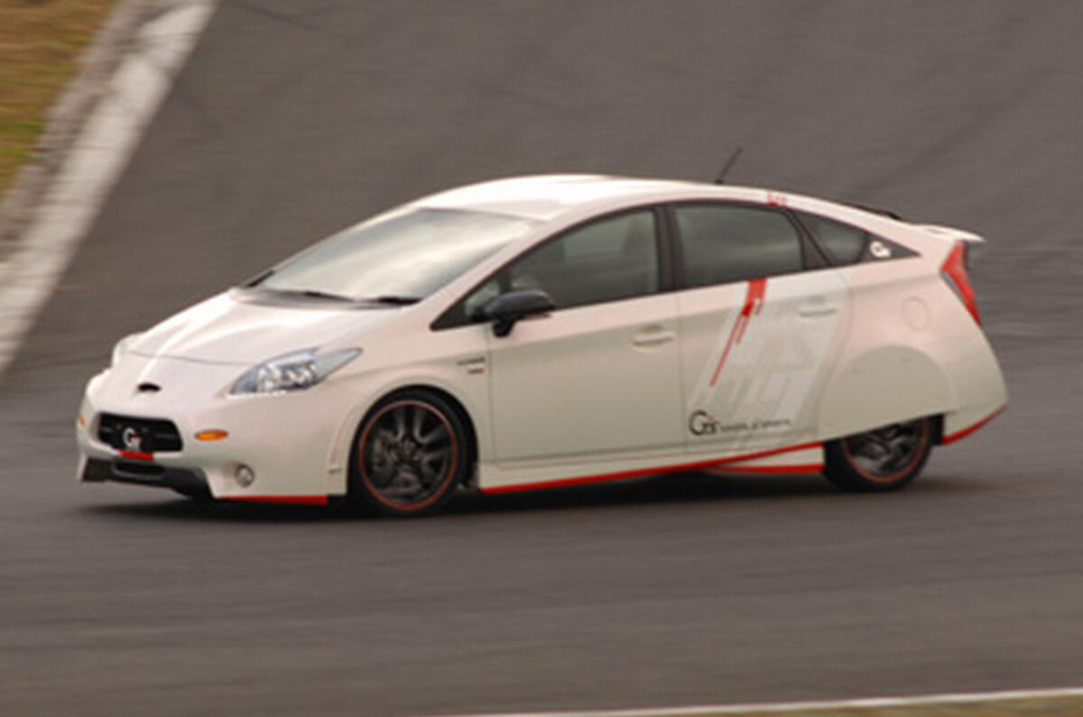 Sporty Prius unveiled in Tokyo