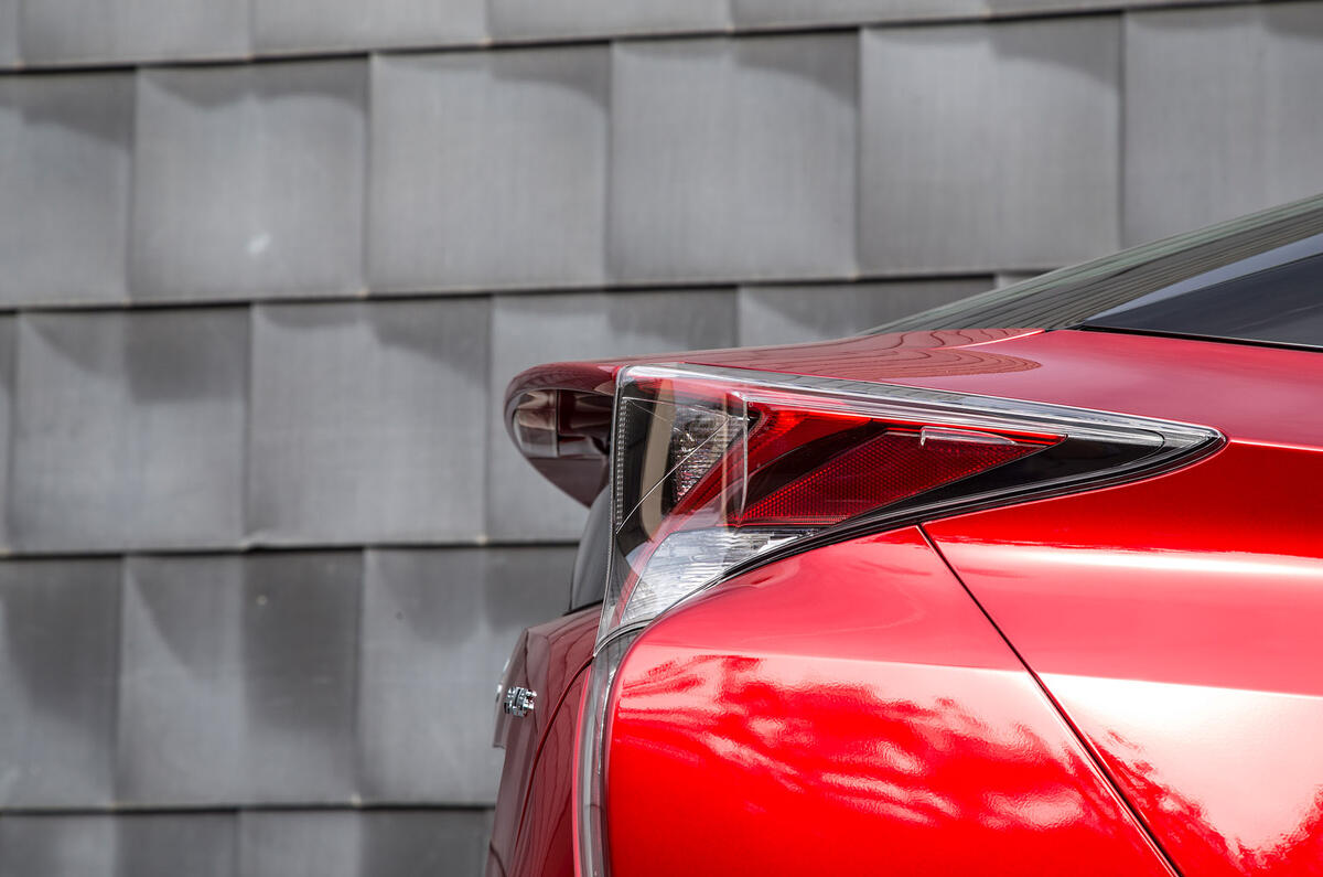 Toyota Prius boot spoiler