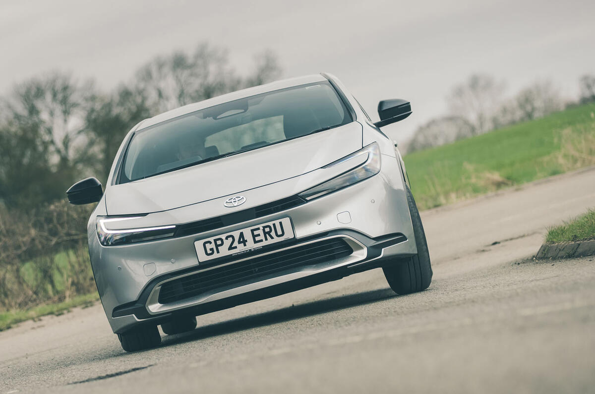 Toyota Prius RT 2025 Review angle avant 24