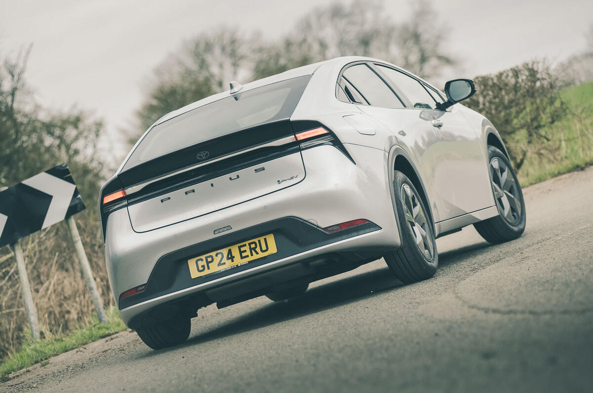 Toyota Prius RT 2025 Review angle arrière 27
