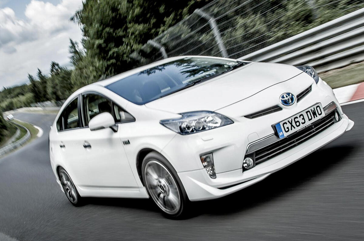 Toyota Prius Plug-in hybrid records 698mpg Nurburgring lap 