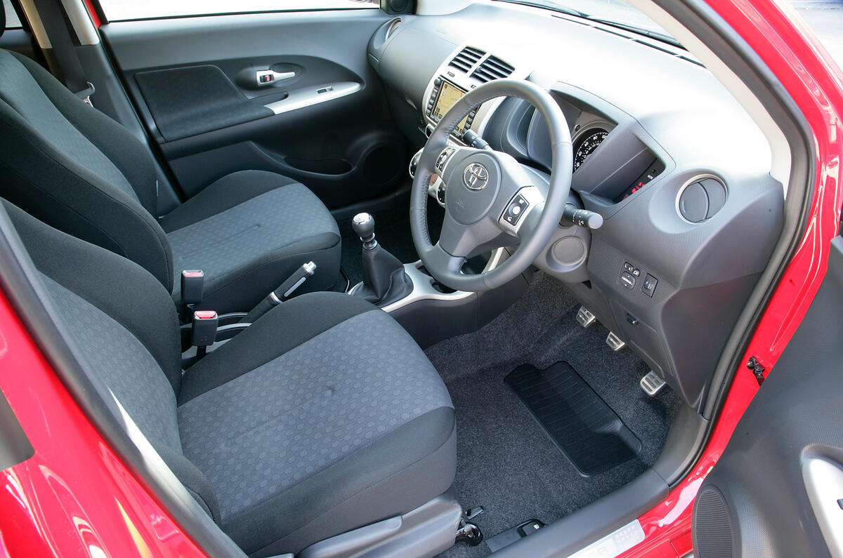 Toyota Urban Cruiser interior