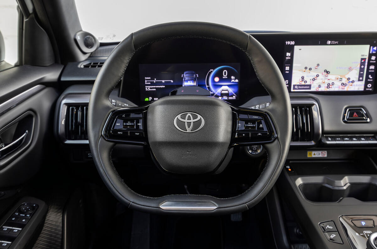 Toyota Urban Cruiser review 2025 10 dash Toyota Urban Cruiser review 2025 10 dash