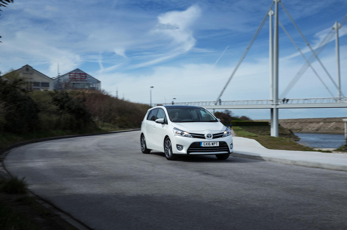 Toyota Verso cornering